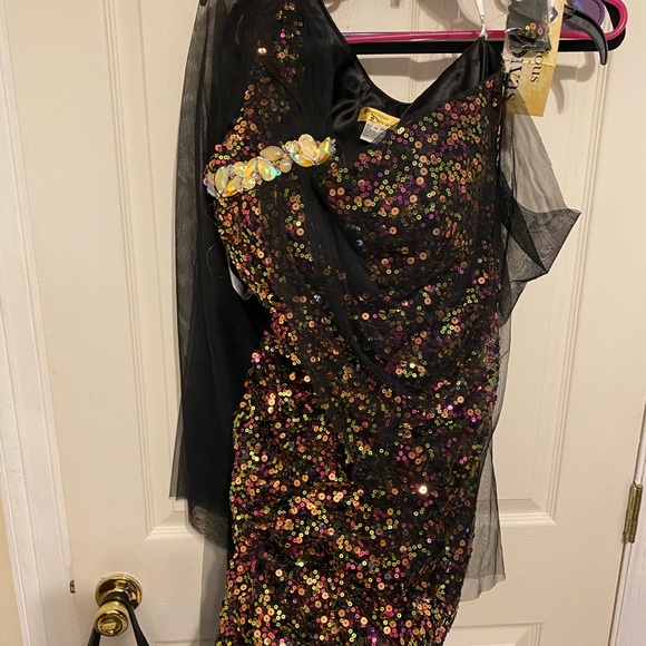 Dress - Picture 6 of 9